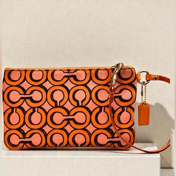 COACH POPPY 3D OP ART Groovy Pink and Orange Wristlet. - Picture 2 of 13